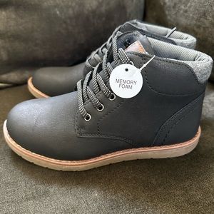 Boys Sonoma Memory Foam Boots NWT